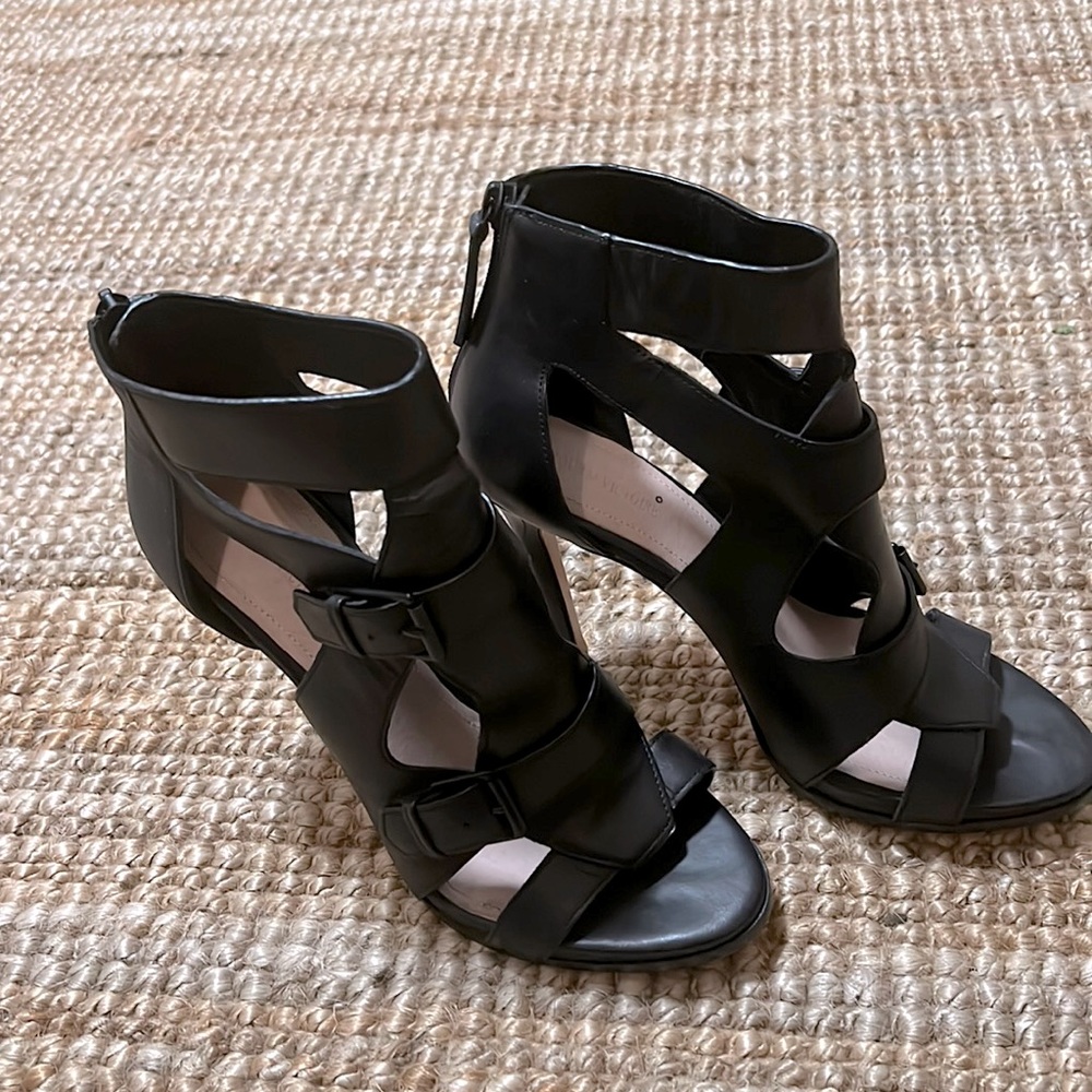 Pour la Victorie Valencia high heels
